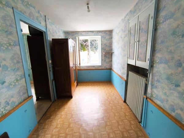 MAISON, GRANGE, DEPENDANCES, AU CALME D'UN HAMEAU