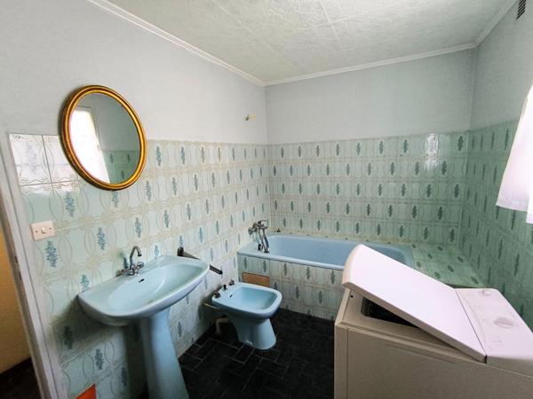 MAISON, GRANGE, DEPENDANCES, AU CALME D'UN HAMEAU