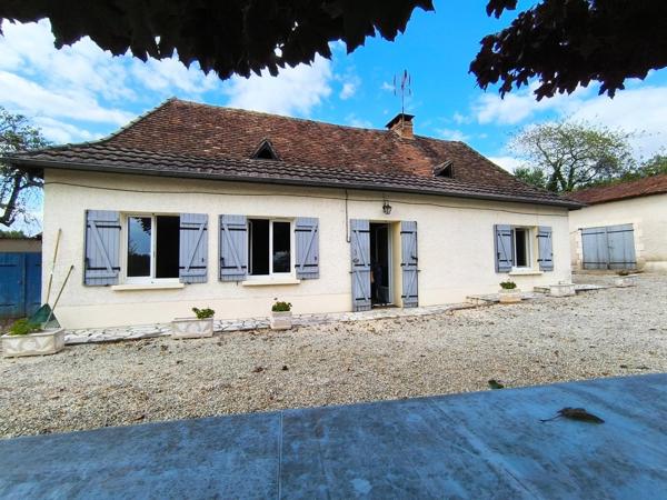 MAISON, GRANGE, DEPENDANCES, AU CALME D'UN HAMEAU
