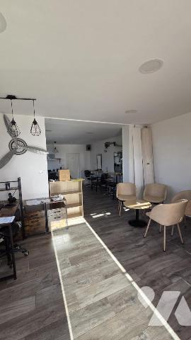 EXCLUSIVITÉ : VAIR-SUR-LOIRE - Murs commerciaux