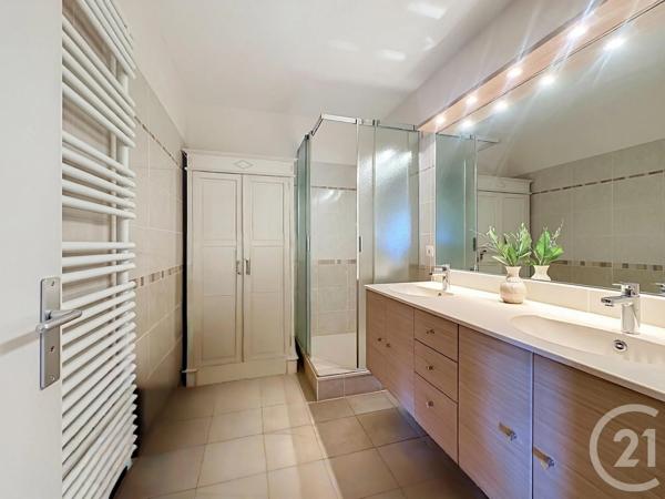 Appartement T4 à vendre  4 pièces - 109 m 2   PERIGUEUX  - 24