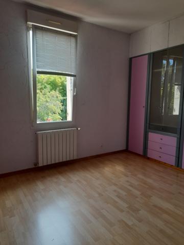 Maison
                                                                                                                                                                                                                                                                                                                        4 pièce(s)                                                                                                                                                                                                          3 chambre(s)                                                                                                                                                                                                          90  m²