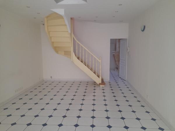 Maison
                                                                                                                                                                                                                                                                                                                        4 pièce(s)                                                                                                                                                                                                          3 chambre(s)                                                                                                                                                                                                          90  m²