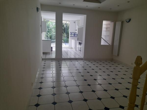 Maison
                                                                                                                                                                                                                                                                                                                        4 pièce(s)                                                                                                                                                                                                          3 chambre(s)                                                                                                                                                                                                          90  m²
