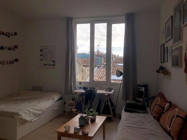 Studio
                                                                                                                                                                                                                                                                                                                        1 pièce(s)                                                                                                                                                                                                                                                                                                                              31  m²