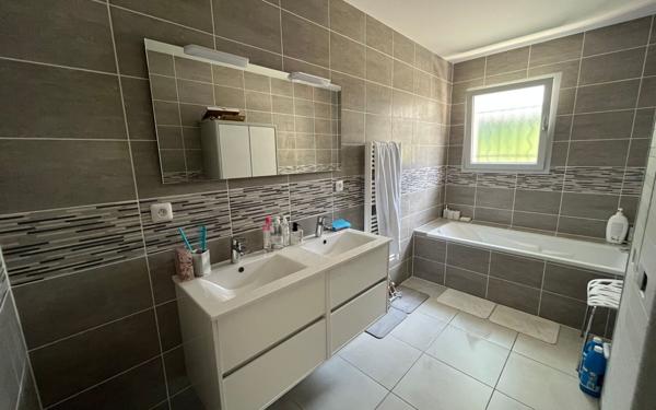 Maison à vendre    4 pièces •  La Rochefoucauld