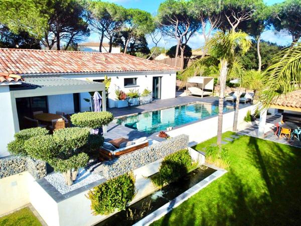 Puget-sur-Argens -Splendide propriété contemporaine de 2022  de 205 m2 meublée avec dépendance sur 2500m2 de terrain