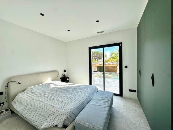 Puget-sur-Argens -Splendide propriété contemporaine de 2022  de 205 m2 meublée avec dépendance sur 2500m2 de terrain