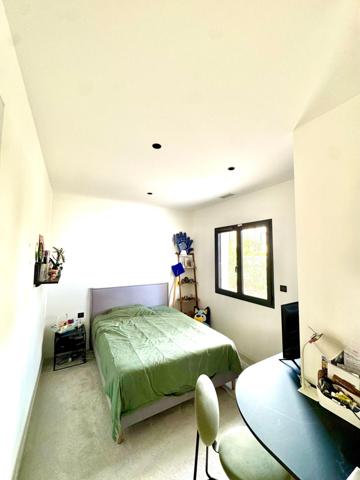 Puget-sur-Argens -Splendide propriété contemporaine de 2022  de 205 m2 meublée avec dépendance sur 2500m2 de terrain