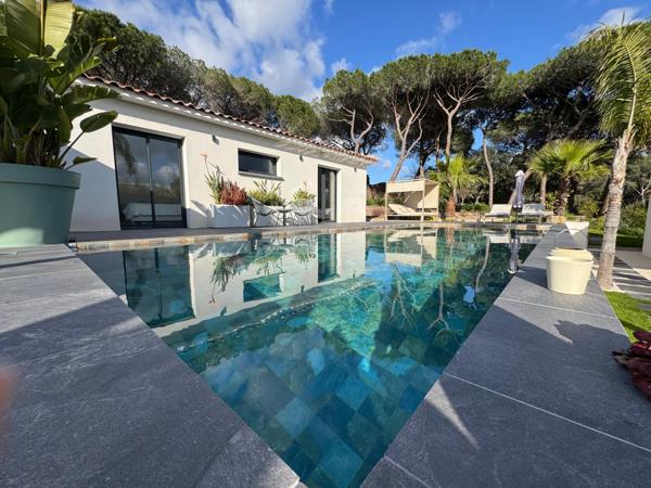 Puget-sur-Argens -Splendide propriété contemporaine de 2022  de 205 m2 meublée avec dépendance sur 2500m2 de terrain