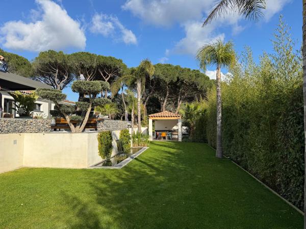 Puget-sur-Argens -Splendide propriété contemporaine de 2022  de 205 m2 meublée avec dépendance sur 2500m2 de terrain