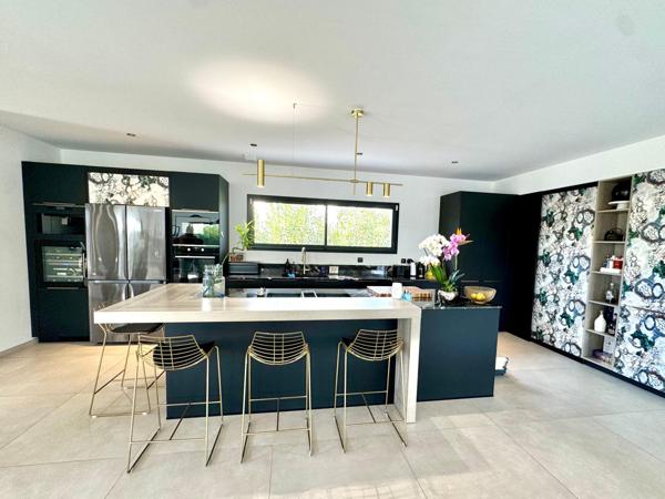 Puget-sur-Argens -Splendide propriété contemporaine de 2022  de 205 m2 meublée avec dépendance sur 2500m2 de terrain