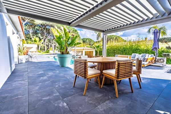 Puget-sur-Argens -Splendide propriété contemporaine de 2022  de 205 m2 meublée avec dépendance sur 2500m2 de terrain