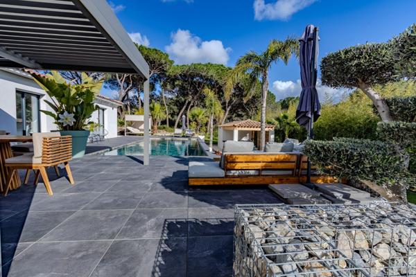 Puget-sur-Argens -Splendide propriété contemporaine de 2022  de 205 m2 meublée avec dépendance sur 2500m2 de terrain