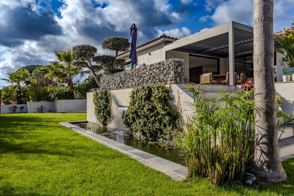 Puget-sur-Argens -Splendide propriété contemporaine de 2022  de 205 m2 meublée avec dépendance sur 2500m2 de terrain