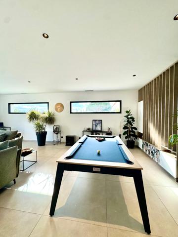 Puget-sur-Argens -Splendide propriété contemporaine de 2022  de 205 m2 meublée avec dépendance sur 2500m2 de terrain