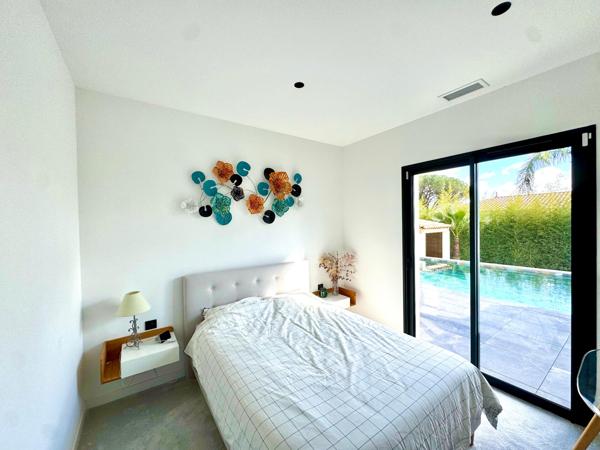 Puget-sur-Argens -Splendide propriété contemporaine de 2022  de 205 m2 meublée avec dépendance sur 2500m2 de terrain