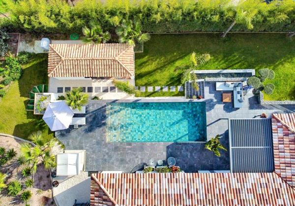 Puget-sur-Argens -Splendide propriété contemporaine de 2022  de 205 m2 meublée avec dépendance sur 2500m2 de terrain