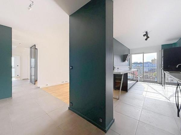 Caluire St Clair. Appartement lumineux avec vue