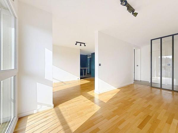 Caluire St Clair. Appartement lumineux avec vue