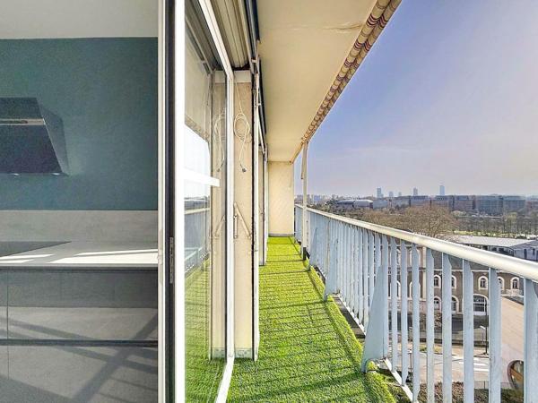 Caluire St Clair. Appartement lumineux avec vue