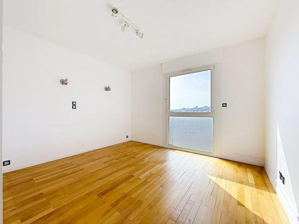 Caluire St Clair. Appartement lumineux avec vue