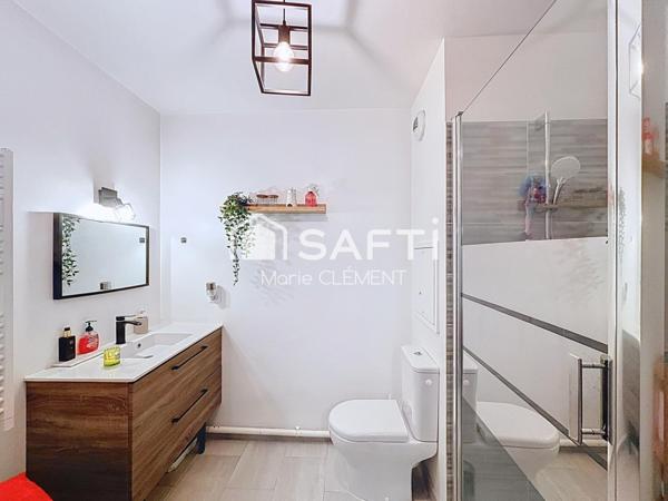 Magnifique appartement 2 pièces avec balcon sans vis à vis,  1 place de Parking en sous sol.