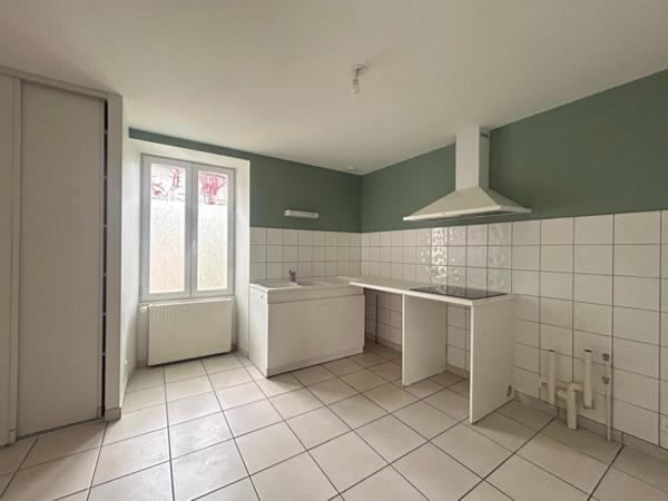 Maison de ville de 4 pièces - CHASSENEUIL DU POITOU Chasseneuil-du-Poitou (86360)