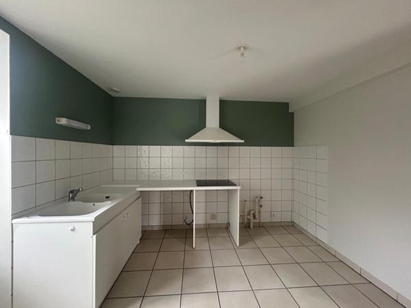 Maison de ville de 4 pièces - CHASSENEUIL DU POITOU Chasseneuil-du-Poitou (86360)