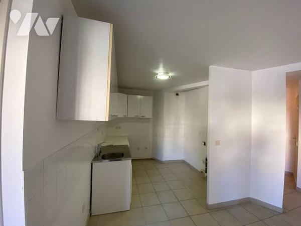 T3 RDC angle, terrasse, lumineux, hyper centre Lecques, plage à pied, emplacement exceptionnel !