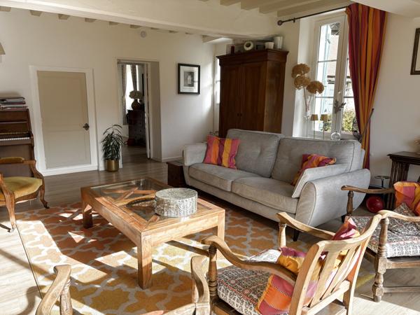 Ménilles (27120) Charmante maison en pierres dans petit hameau tranquille