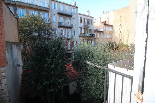 Appartement T2 de 44m2 (Carrez) avec balcon, en plein coeur du Camas (5e)