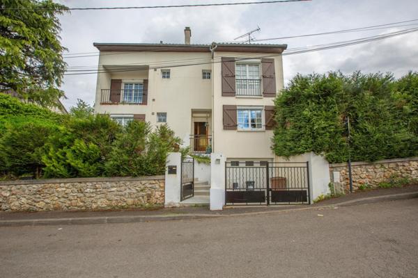 Surface habitable généreuse, terrain de 542 m², fort potentiel d’aménagement