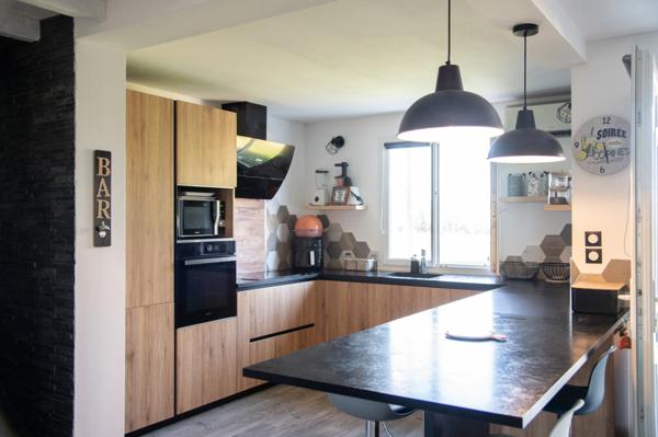 Maison 121m² + Studio 23.50m² et piscine à vendre proche de COTEAUX-DU-BLANZACAIS (16)