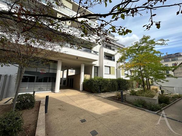 Appartement 2 pièces au coeur du centre ville de Mantes La Jolie avec place de stationnement
