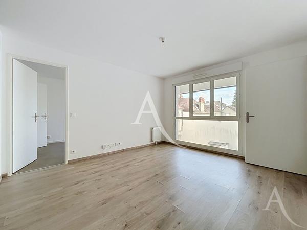 Appartement 2 pièces au coeur du centre ville de Mantes La Jolie avec place de stationnement