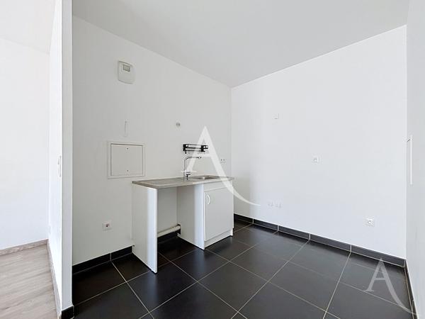 Appartement 2 pièces au coeur du centre ville de Mantes La Jolie avec place de stationnement