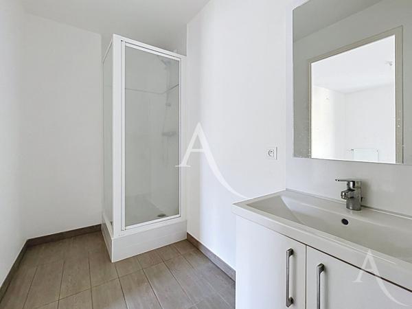 Appartement 2 pièces au coeur du centre ville de Mantes La Jolie avec place de stationnement