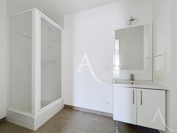 Appartement 2 pièces au coeur du centre ville de Mantes La Jolie avec place de stationnement