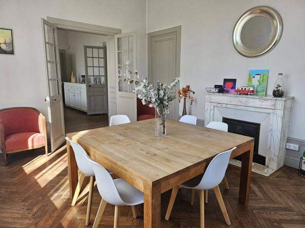 MAISON DE CARACTÈRE - 10 PIECES - MONTROND LES BAINS