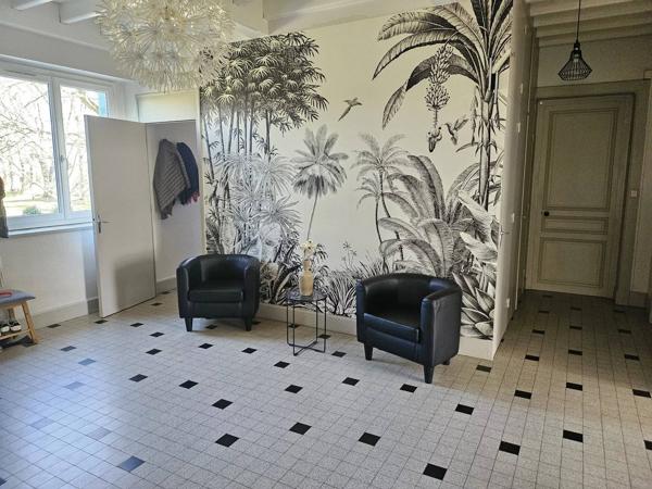 MAISON DE CARACTÈRE - 10 PIECES - MONTROND LES BAINS
