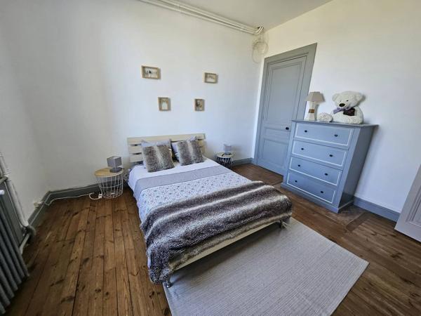 MAISON DE CARACTÈRE - 10 PIECES - MONTROND LES BAINS