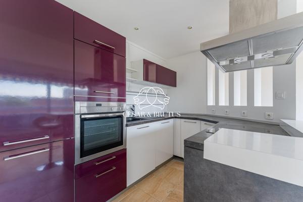 Appartement – 5 pièces – 105 m² – Etage élevé – Cave – Stationnement – Lyon 6