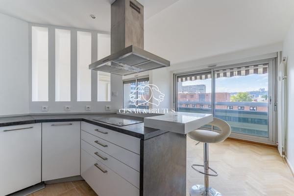 Appartement – 5 pièces – 105 m² – Etage élevé – Cave – Stationnement – Lyon 6