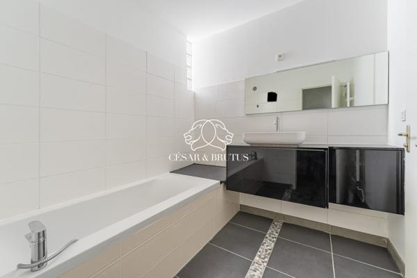Appartement – 5 pièces – 105 m² – Etage élevé – Cave – Stationnement – Lyon 6