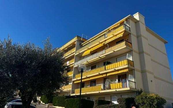 Appartement à louer    2 pièces •  Saint-Laurent-du-Var