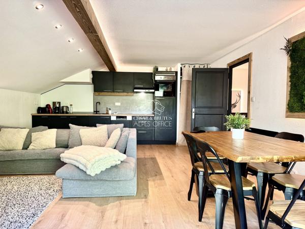Saint-Gervais-les-Bains, appartement duplex T3 + cabine, 74 m² total, 68 m² habitables, balcon, parking, casier à skis, piscine et billard.