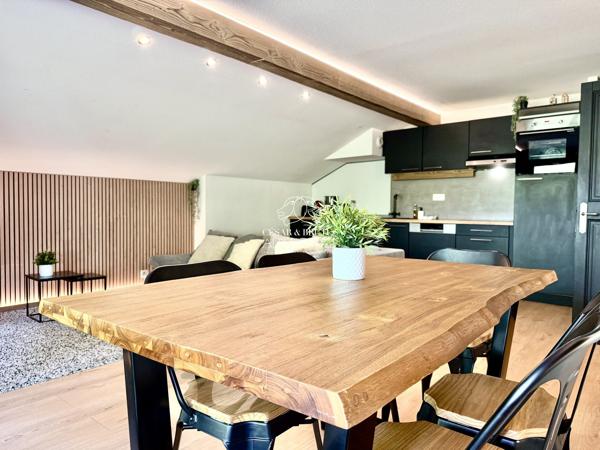 Saint-Gervais-les-Bains, appartement duplex T3 + cabine, 74 m² total, 68 m² habitables, balcon, parking, casier à skis, piscine et billard.