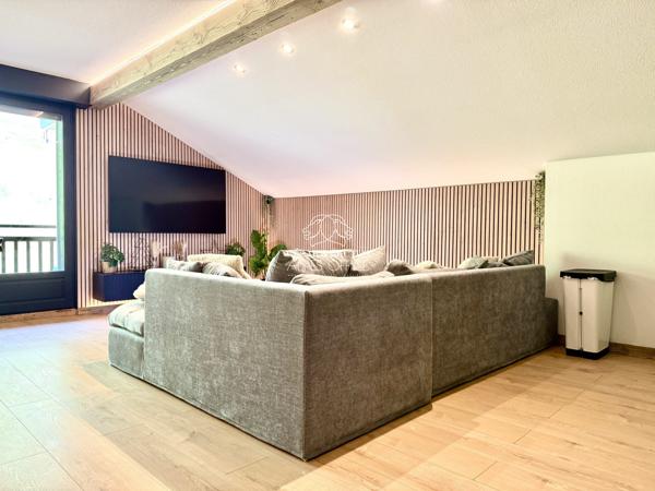 Saint-Gervais-les-Bains, appartement duplex T3 + cabine, 74 m² total, 68 m² habitables, balcon, parking, casier à skis, piscine et billard.
