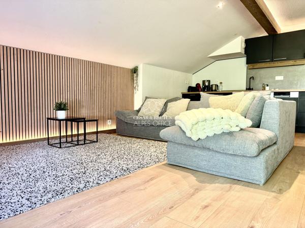 Saint-Gervais-les-Bains, appartement duplex T3 + cabine, 74 m² total, 68 m² habitables, balcon, parking, casier à skis, piscine et billard.
